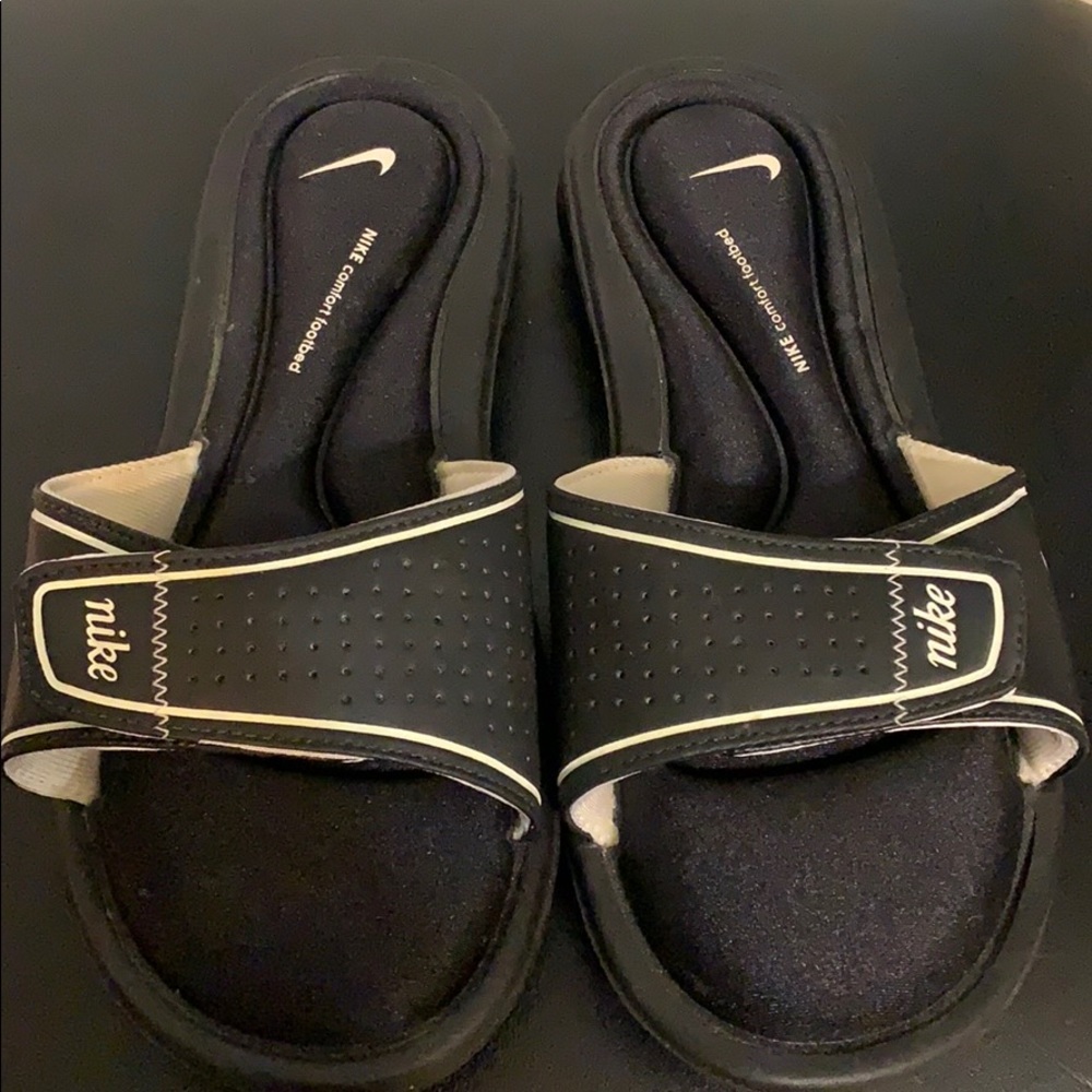 Nike women’s slides